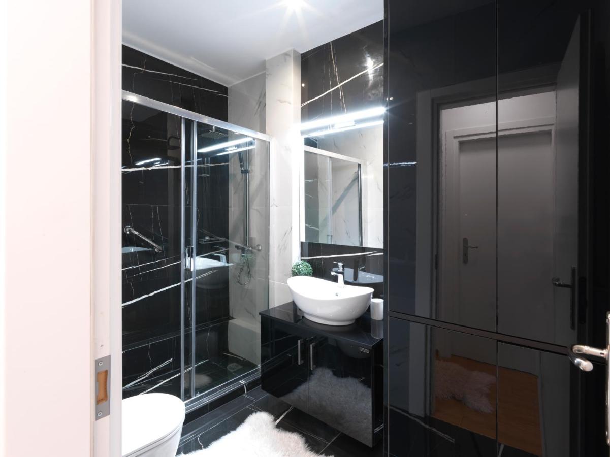 Elegant Apartment In Glyfada เอเธนส์ ภายนอก รูปภาพ